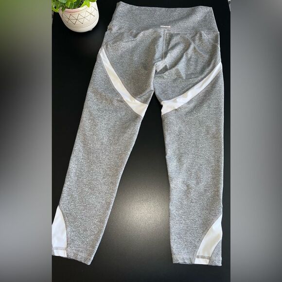 Aerie Women's Mesh Panel Cropped  Athletic Leggings Medium Gray & White NWOT - Picture 8 of 8
